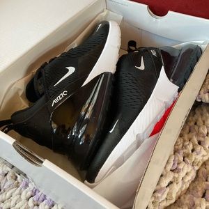 Nike Air Max 270 in Black/Anthracite White